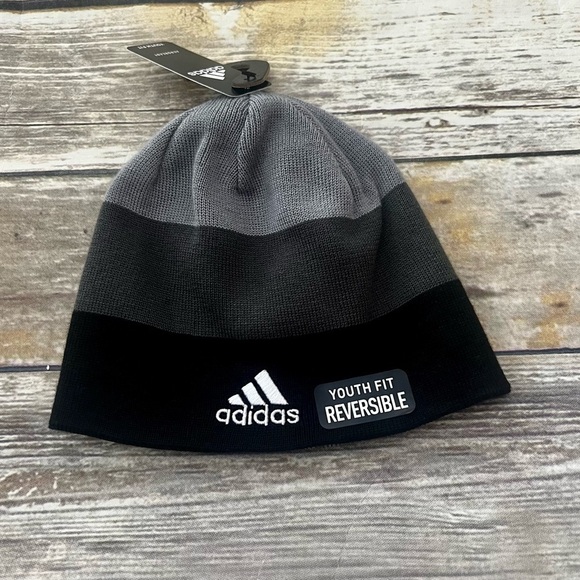 🦊NWT ADIDAS REVERSIBLE BEANIE - Picture 1 of 5